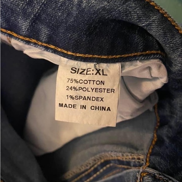 Black skull mid waist ripped jeans - Picture 3 of 5